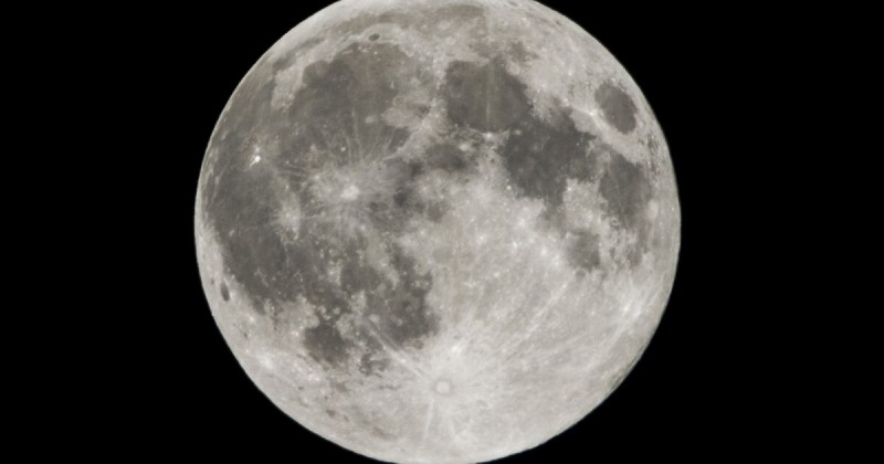 Обнаружение гранита свидетельствует о том, что Луна больше 